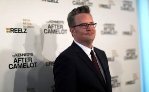 Mãe de Matthew Perry detona ex-assistente investigado por overdose do ator