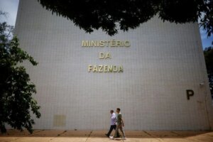 Bloqueio não soluciona raiz do problema fiscal, diz especialista