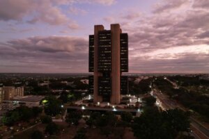 Comissão do Senado aprecia PEC da autonomia do BC em meio a impasse
