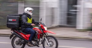 Governo flexibiliza motofrete e libera até ciclomotor para táxi