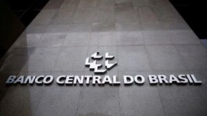 Gasto fiscal e inflação devem fazer BC parar corte dos juros, diz Srour