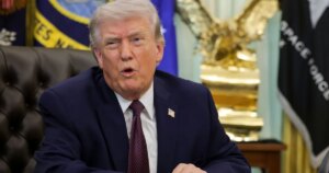 Trump: Porta-aviões “de forma alguma” foi enviado para intimidar Cuba