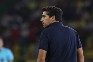 Torcida organizada do Palmeiras pede saída de Abel Ferreira; confira