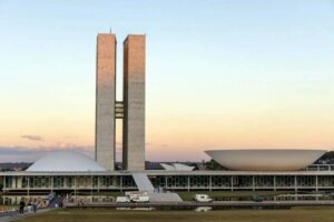 “Mês de São João” esvazia Congresso na pré-campanha e ameaça votações