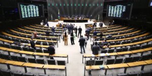 Câmara aprova PL que limita punições da Justiça Eleitoral a partidos