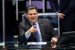 Alcolumbre dá sinalização sobre da PEC da Segurança