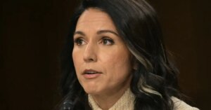 Diretora de Inteligência Nacional de Trump renuncia ao cargo