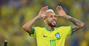 O curioso detalhe exposto por Neymar com Bíblia após convocação