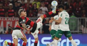 Carrascal é expulso durante Flamengo x Palmeiras; veja lance