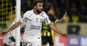 Libertadores: Corinthians empata com Peñarol e garante a liderança do grupo