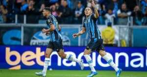 Em jogo movimentado, Grêmio vence e empurra Santos para o Z4 do Brasileirão