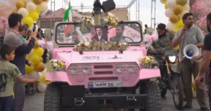 Irã realiza casamento coletivo com juramento para defender o país na guerra