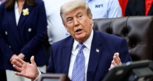 Trump diz que acordo com Irã está amplamente negociado e deve reabrir Ormuz