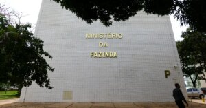 Governo bloqueia R$ 22 bi do orçamento com aumento de gastos no INSS e BPC