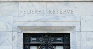 Fed: Inflação alta nos EUA aponta que alta nos juros se torna necessária