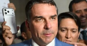 O efeito imediato do escândalo para Flávio Bolsonaro, segundo cientista político