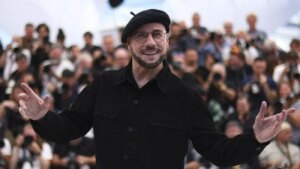 Após estrear em Cannes, John Travolta diz que não sabe se voltará a dirigir