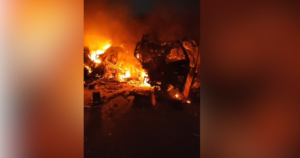 Vídeo: chamas consomem veículos em acidente que deixou 8 mortos em MG
