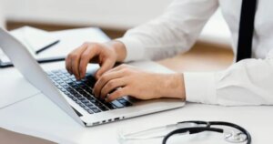 Ferramenta de IA vira aliada para médicos em tratamento contra bipolaridade