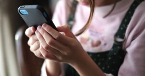 CNN Brasil estreia série sobre perigos digitais para menores de idade
