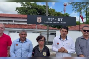 Policial de 63 anos diz ter sido humilhada e acusada de furtar frango