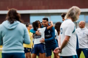 Cristiano Ronaldo impressiona ao cobrar faltas em treino de Portugal