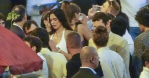 Dua Lipa elege vestido Bottega Veneta para recepção de casamento na Itália