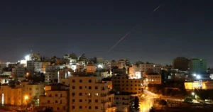 Israel diz ter identificado ataque vindo do Iêmen; sirenes soam em Tel Aviv