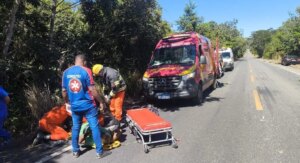 Motorista sobrevive por três dias após carro cair em ribanceira em Goiás