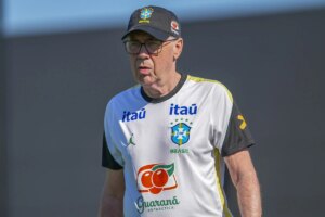 Ancelotti diz que Wesley passará por exame e aposta em recuperação