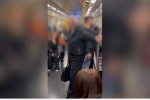 Homofobia: passageiro ofende casal gay em vagão do metrô em SP. Veja vídeo