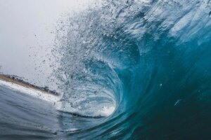Ondas formadas na Antártida viajam 14 mil km até o Alasca