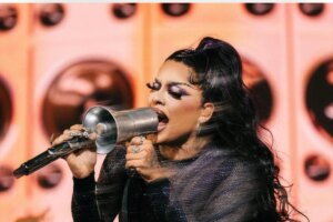 Gloria Groove comemora Parada LGBT+: “Encarando massa de ódio”