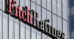 Fitch piora perspectiva para soberanos globais para “em deterioração”